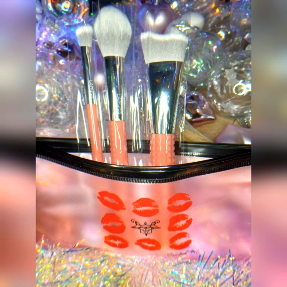 ☆3/$20* LARUCE 3 Piece Contour Brush Set with Pouch